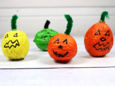 Halloween Kürbisse aus Walnüssen